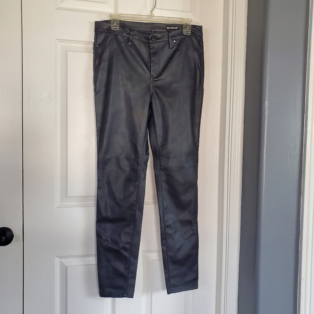 BLANK NYC Vegan Leather Black Pants 30x29 Straight Leg High-rise